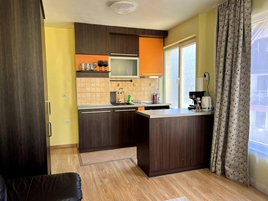 Lovely 2-Bedroom Rental Unit In Sofia Bagian luar foto